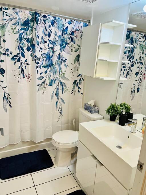 Deluxe Suite Торонто Екстер'єр фото